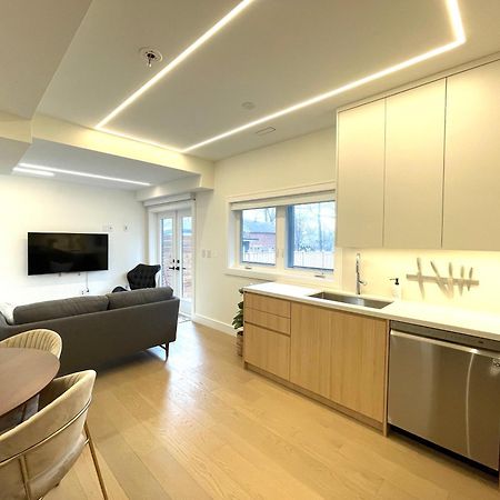 Modern Apartment Close To The Beach With Parking Toronto Exterior foto