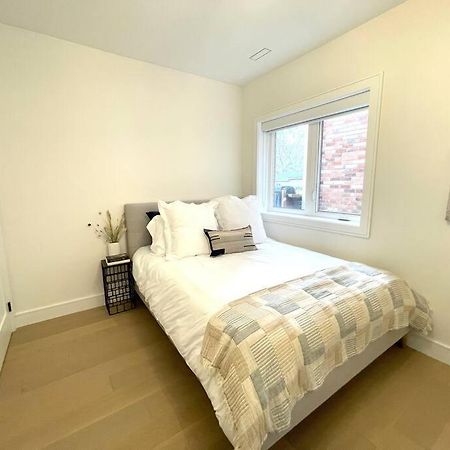 Modern Apartment Close To The Beach With Parking Toronto Exterior foto