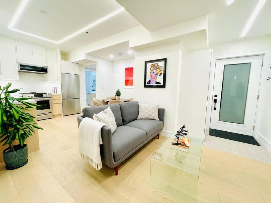 Modern Apartment Close To The Beach With Parking Toronto Exterior foto