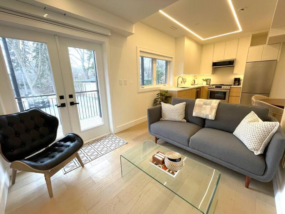 Modern Apartment Close To The Beach With Parking Toronto Exterior foto